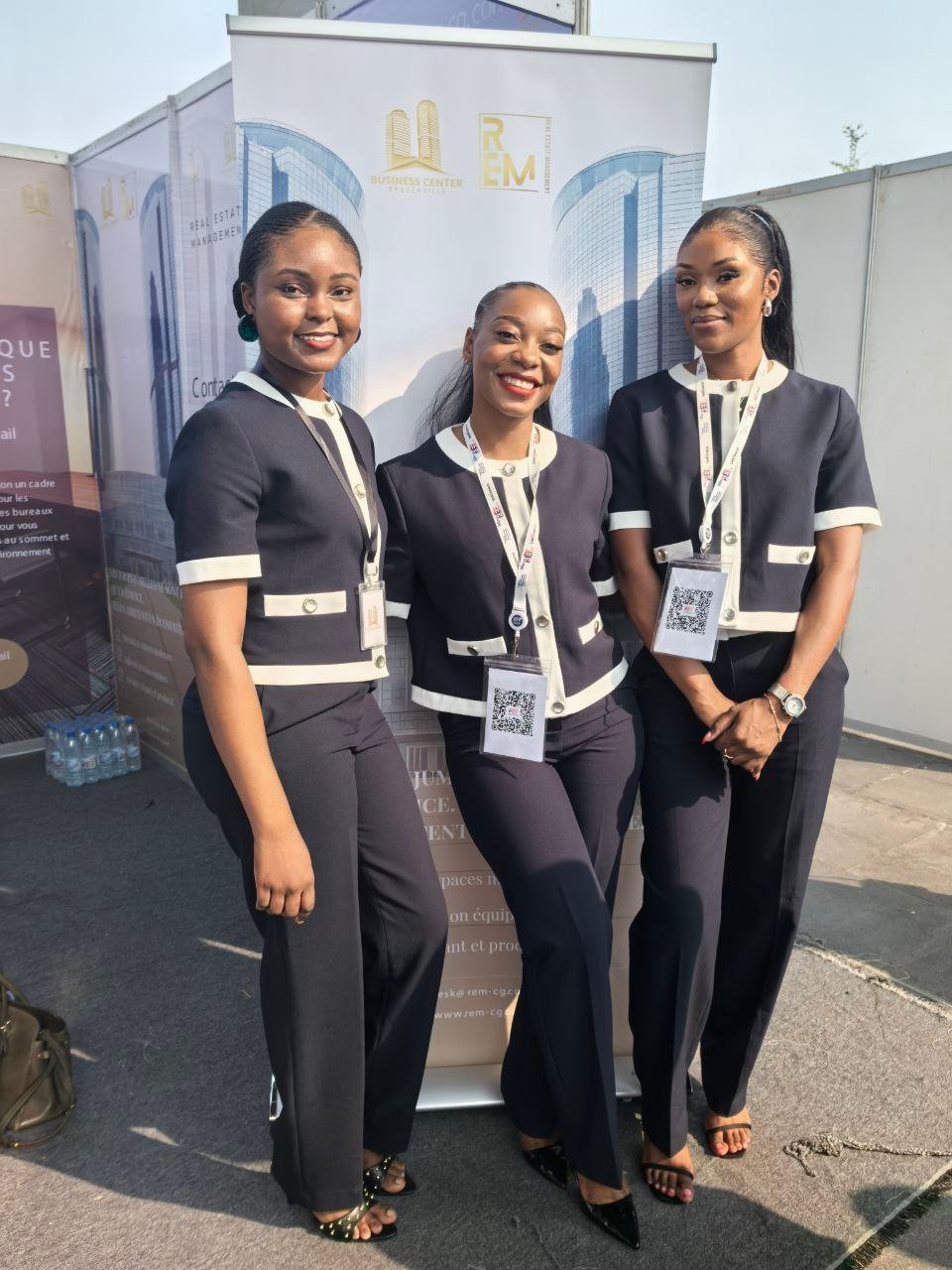 Équipe du Business Center en interaction avec les clients